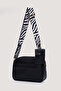 Multi-Compartment Women's Crossbody Bag with Wallet Charm Detail for Daily Stylish Use Elt0423