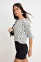 Ekru Puantiyeli Regular/Normal Kalıp Kayık Yaka Soft Touch Örme T-shirt TWOSS26TS00300 - 6