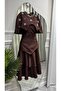 فستان سهرة ميدي مع كاب مطرز وطبقات ناعمة - 6