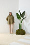 بلوزة كاكي نصف مفتوحة من الأمام