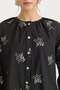قميص قطني مطرز باللون الأسود - 3