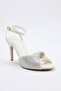 Bridal Beyaz Taş Detaylı Kadın 9,5 cm Klasik Topuklu Ayakkabı TAKSS26TO00073 - 3