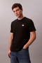 تي شيرت SS Badge 30S Jersey Classic Tee للرجال برقبة دائرية باللون الأسود