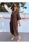 فستان بجميع الأزرار مطرّز باللون البني - 5