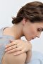 خاتم قابل للتعديل مرصع بالأحجار الملونة باللون الذهبي