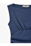 بلوزة بدون أكمام بقصة ضيقة وياقة قاربية مزينة برباط - 5