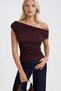 Women's Asymmetrical One-Shoulder Gathered Detailed Waist Blouse