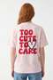 تي شيرت مطبوع عليه Too Cute To Care مقاس كبير - 3