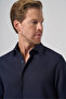 قميص رجالي ذو ياقة صلبة باللون الأزرق الداكن من Trend Dynamic Fit - 3