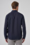 قميص رجالي ذو ياقة صلبة باللون الأزرق الداكن من Trend Dynamic Fit - 5