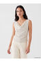 بلوزة بياقة متدلية منقطة