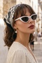 وشاح باندانا أبيض منقوش بنمط الماندالا 50×50 - 4