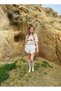تي شيرت أساسي مطبوع عليه سيارة بيضاء - 6