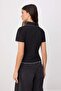 Siyah Fitted Polo Yaka Dikiş Detaylı Kısa Kol Pamuklu Esnek Örme T-Shirt TWOSS26TS00245 - 4