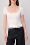 Ekru Fitted/Vücuda Oturan Havuz Yaka Dantel Detaylı Crop/Kısa Yumuşak Örme Bluz TWOSS26BZ00915 - 3