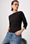 Siyah Dantel Detaylı Fitted Kayık Yaka Truvakar Kol Pamuklu Esnek Örme T-Shirt TWOAW27TS00003 - 5