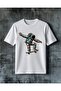 تي شيرت كبير الحجم مطبوع عليه astronaut skateboard 6