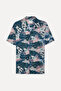 قميص رجالي أخضر منقوش بقصة عادية وياقة رورت وكم قصير