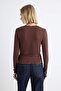 Kahverengi Düz Fitted/Vücuda Oturan Kruvaze Dantel Detaylı Crop Yumuşak Örme Bluz TWOAW27BZ00116 - 4