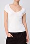 Ekru Düz Fitted V Yaka Kolsuz %100 Pamuk Esnek Örme T-Shirt TWOSS26TS00280 - 3