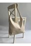 Ema Model Hand and Women's Shoulder Bag Cream