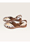 صندل نسائي من الجلد الطبيعي بحزام للكاحل ومقدمة مغلقة باللون الذهبي - 3