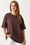 Women's stone detailed bicycle collar oversize t-shirt brown