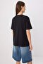 Siyah Oversize/Geniş Kalıp Kısa Kollu Bağlama Detaylı Uzun Yumuşak Örme T-shirt TWOSS26TS00269 - 4