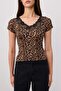 Çok Renkli Animal Fitted/Vücuda Oturan V Yaka Dantel Detaylı Yumuşak Örme Bluz TWOSS26BZ00994 - 3