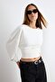 Ekru Kalın Şardonsuz Bele Oturan Bisiklet Yaka Regular Kalıp Crop Boy Örme Sweatshirt TWOAW27SW00047