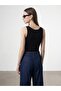 32940 V-Neck Top-Black - 2