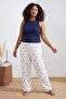 Beyaz-Lacivert Kurdele Desenli Örme Büyük Beden Pijama Takımı TBBSS26AI00107
