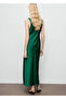 Low-Cut Neckline Satin Dress - 4
