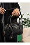 حقيبة كتف نسائية مع ملحقاتها