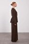 طقم مكون من قطعتين بتفاصيل كشكشة بني اللون عند الخصر - 4