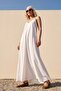 فستان أبيض طويل كبير الحجم