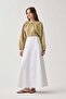 تنورة بيضاء بأربعة أجزاء