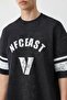 تي شيرت مطبوع كبير الحجم باللون الأسود - 4