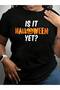 تي شيرت بطباعة جرافيكية سوداء بتصميم Is It Yet Pumpkin Fun Halloween