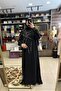 فستان مزين بالشيفون واللؤلؤ والأحجار الكريمة - 2