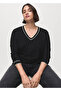 Contrast V-Neck Sweater - 7