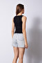 بلوزة قطنية بياقة على شكل حرف U باللون الأسود - 4