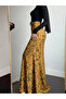 طقم مكون من بلوزة بأكمام طويلة وتنورة ماكسي مطبوعة - 5