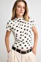 Ekru Puantiyeli Fitted/Vücuda Oturan Dik Yaka Kısa Kollu Crop Örme Bluz TWOAW27BZ00089 - 3