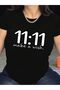 تي شيرت برقبة دائرية وأكمام قصيرة بنمط 11:11