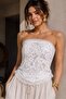 بلوزة دانتيل مبطنة بدون حمالات بقصة بيضاوية من الأمام TW3404