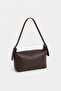 حقيبة كتف نسائية صغيرة الحجم بمظهر جلدي