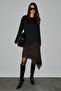 Neat Women's Organic Cotton Crew Neck Oversized Fit Long Sleeve Black T-Shirt
