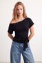 Siyah Çizgili Asimetrik Yaka Bağlama Detaylı Pamuklu Esnek Örme T-Shirt TWOAW27TS00008 - 2