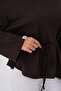 سترة أوشو غير متماثلة مزينة بشعار على الكتف - 8